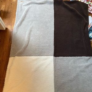 Ugg cloud throw blanket in burnt cedar BRAND NEW